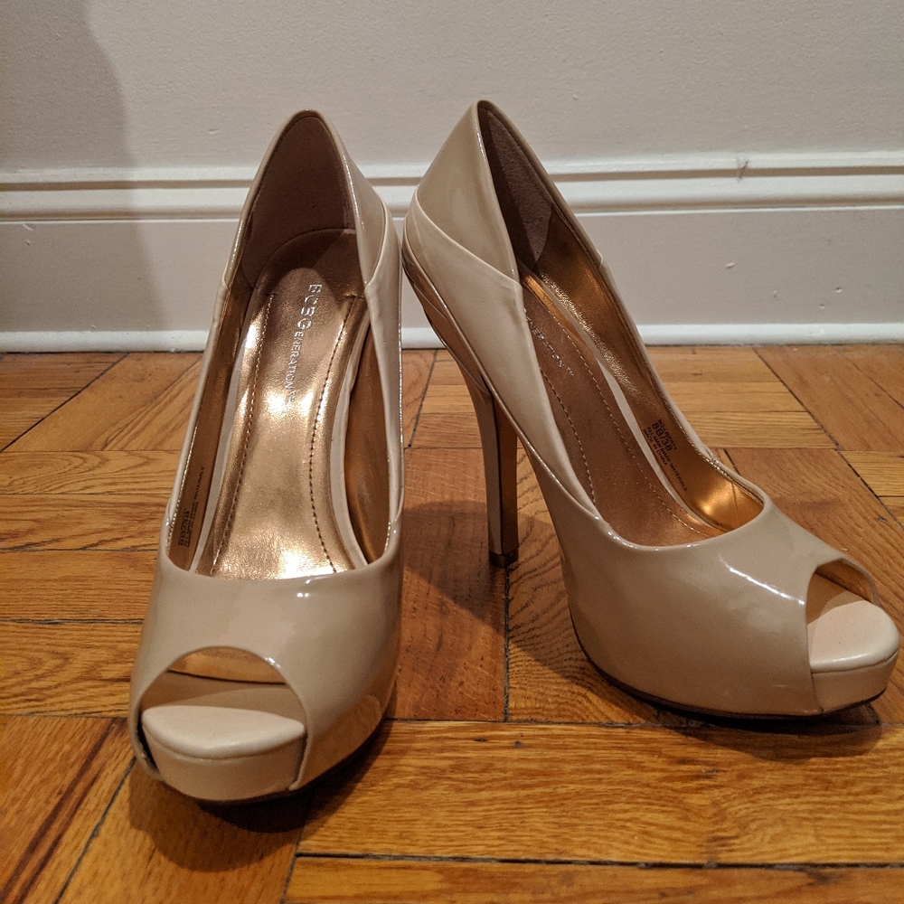 BCBGeneration Liberty Two Tone Platform Pumps NWOT